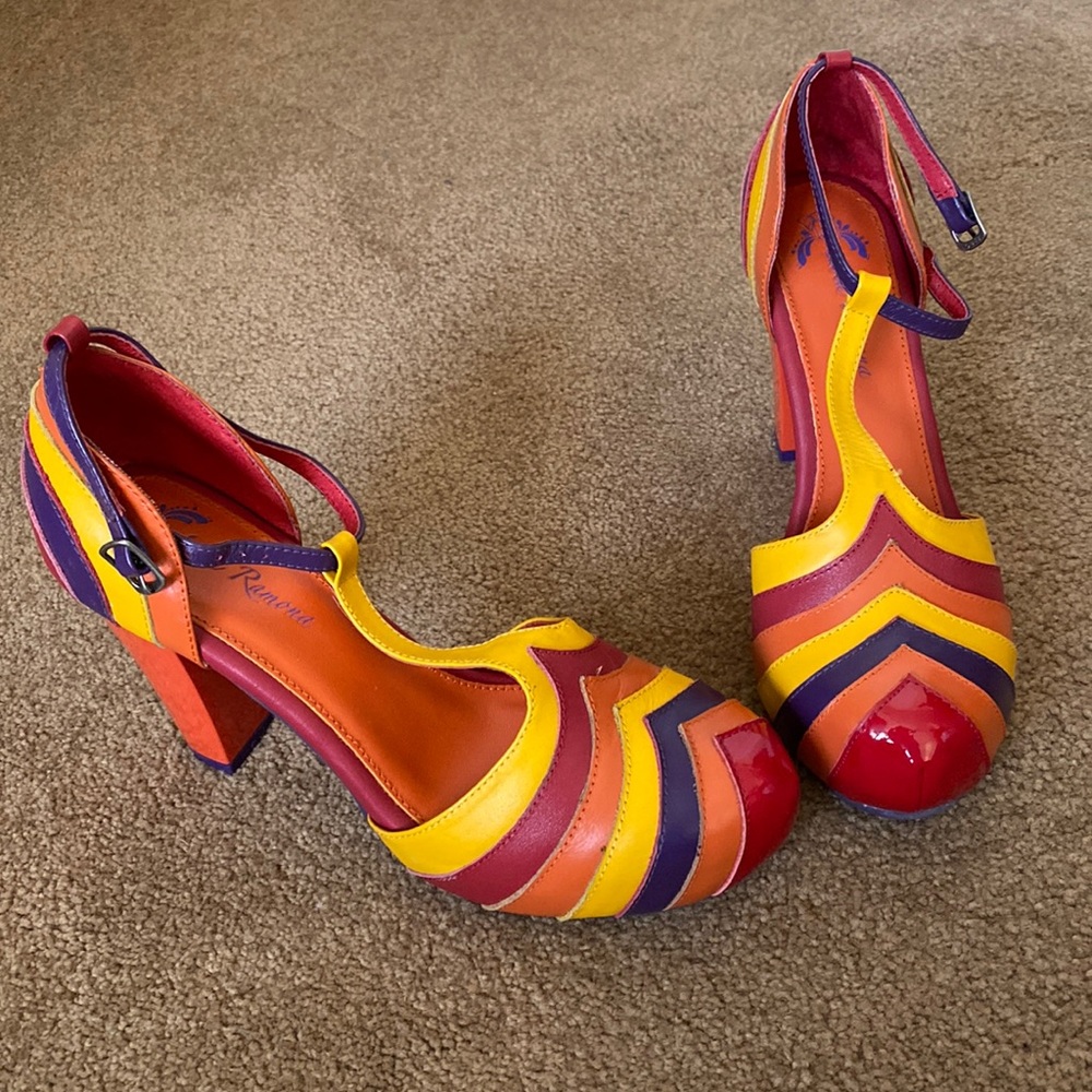 Lola Ramona leather high heels. Very good quality shoe, size 7,5.